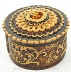 Шкатулка из бересты с янтарем