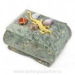 Шкатулка с камушками и ящерицей
