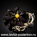 Брошь из серебра с янтарем