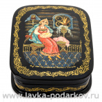 Шкатулка с художественной росписью "Вышивальщица"